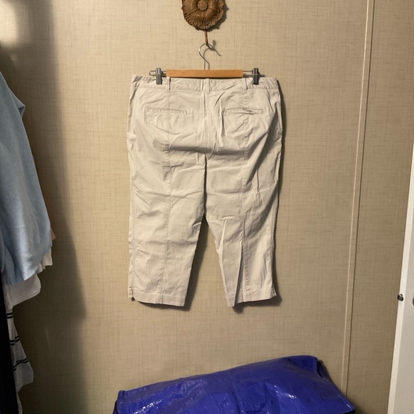 Talbots Women's Cream Capris - Picture 2 of 5